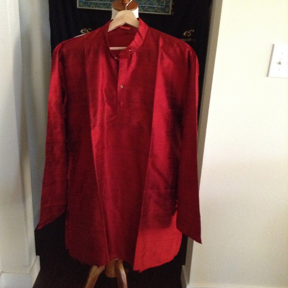 Men’s Rich tone red silk shirt.